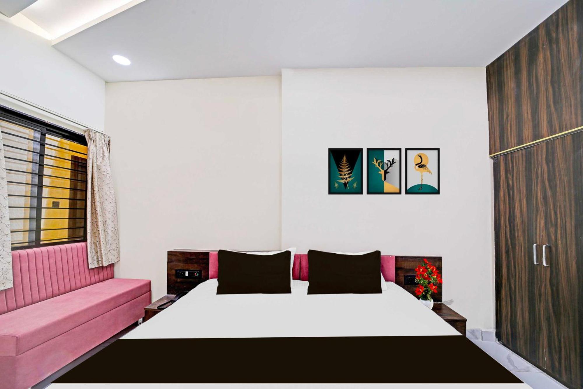 Townhouse Aurobindo Hospital Hotel