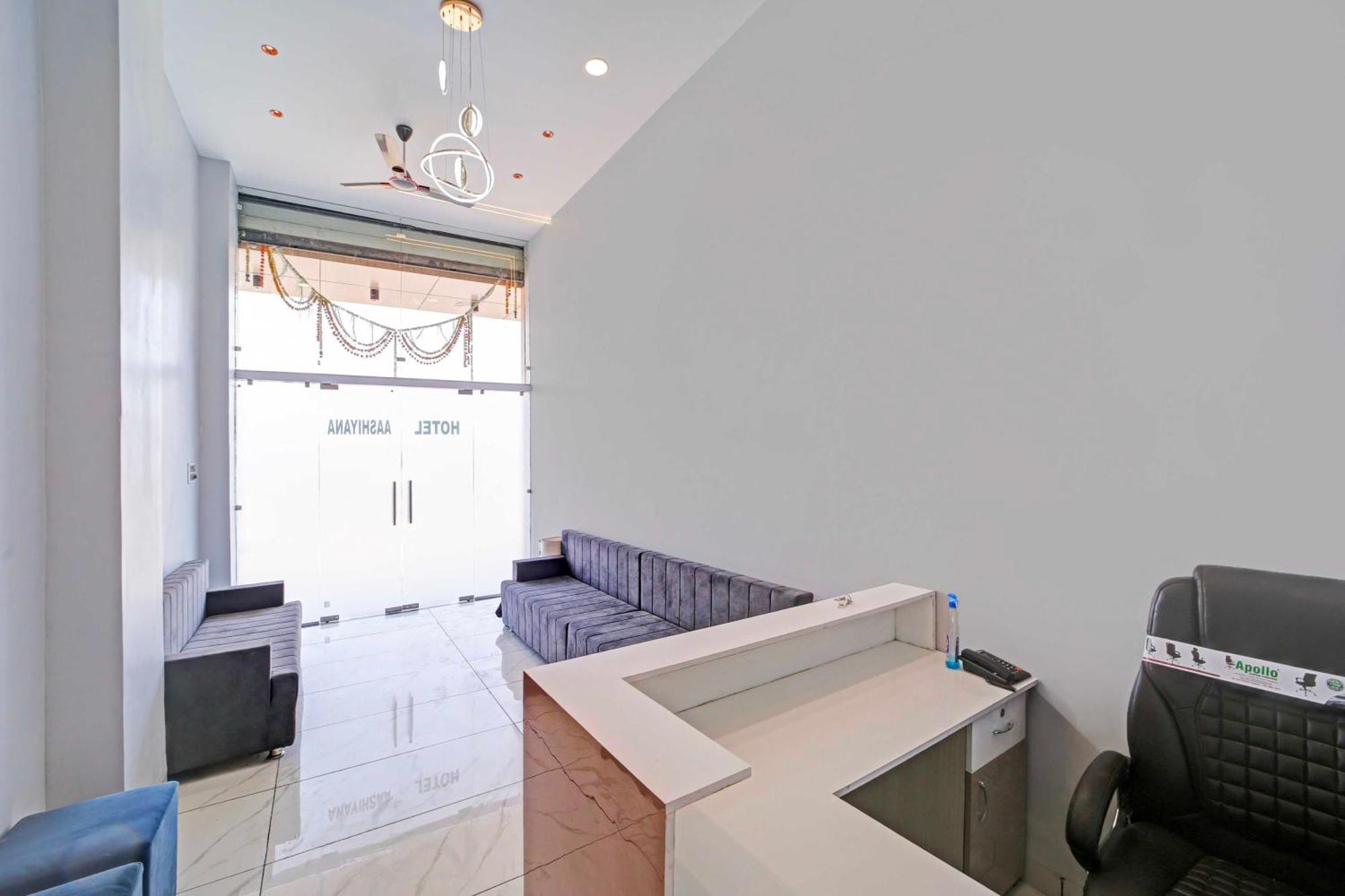 Townhouse Aurobindo Hospital Hotel